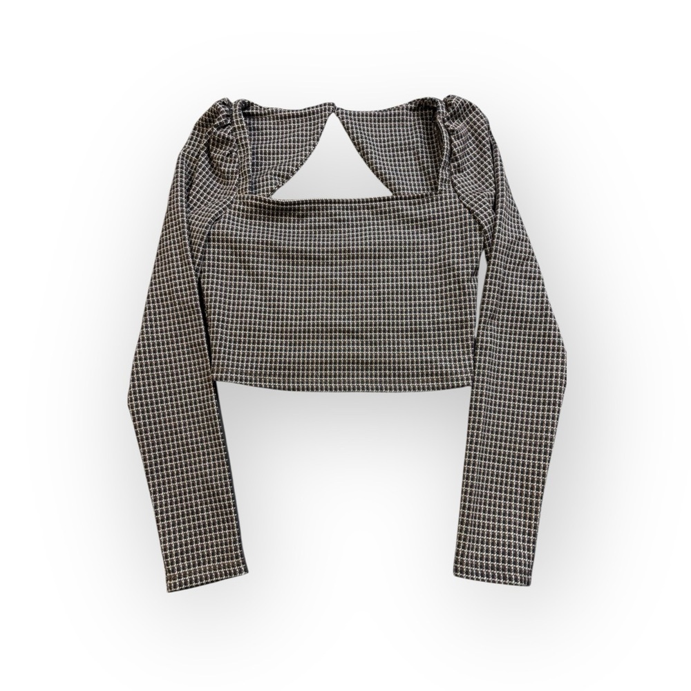 NWOT – New without tags. Never worn. No tag, but item is new and unused.